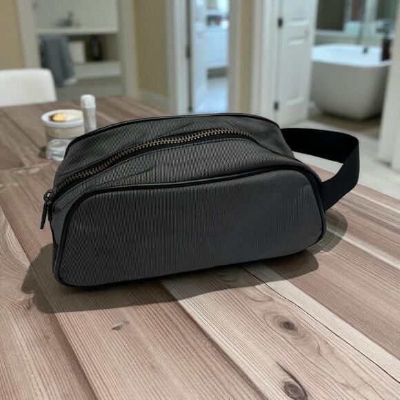 Versace Perfums Men’s Toiletry Zip Up Shave Bag Dark Gray Black Trim - Picture 2 of 10